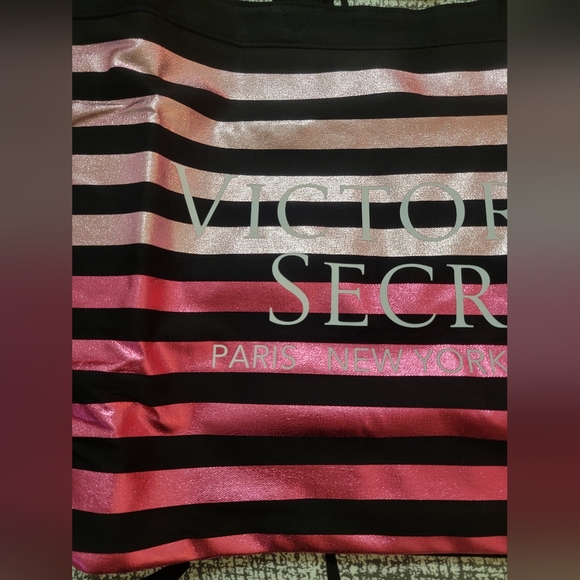 NWT Victoria's Secret Black Weekender - Picture 4 of 5